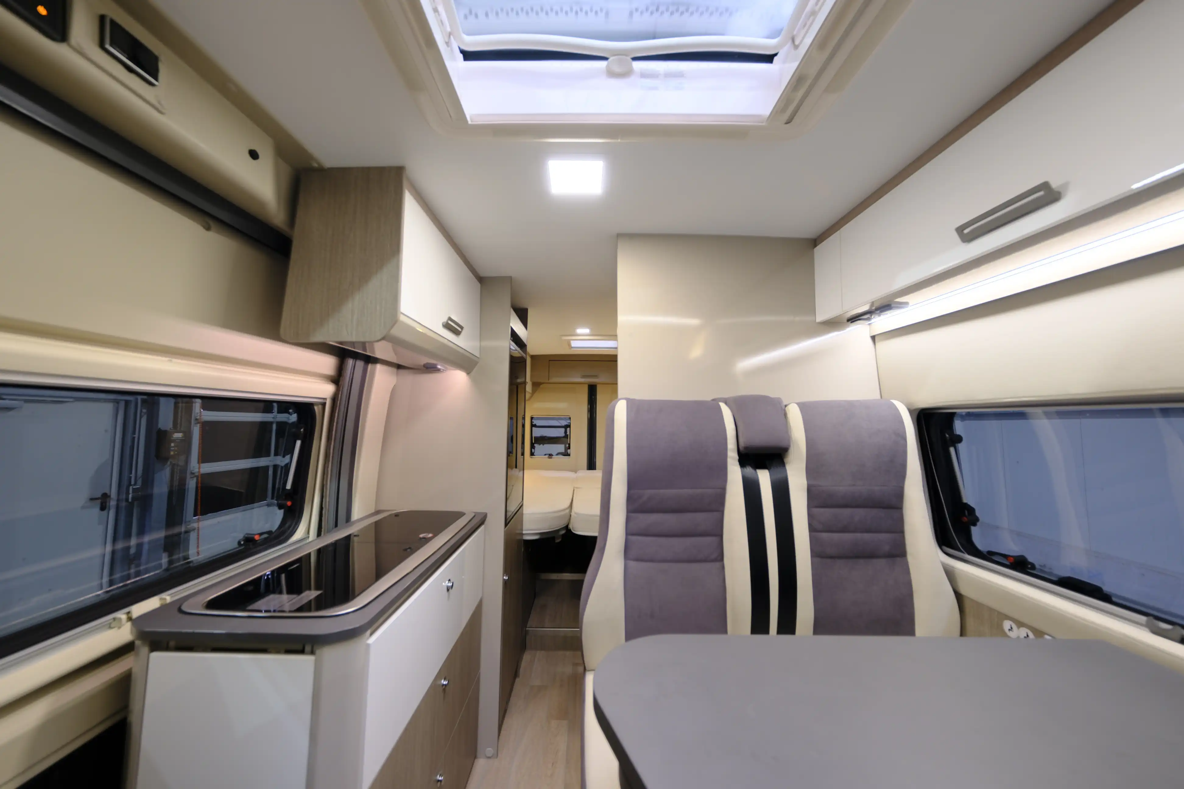 CHALLENGER V 217 VIP Road-Edition - Ansicht 11